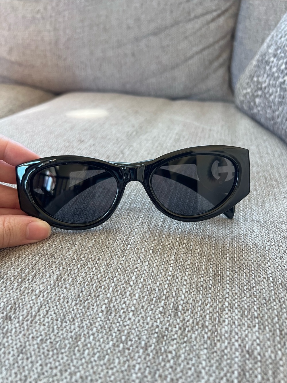 Gucci Interlocking G Sunglasses with Silver Logo Accent - Picture 4 of 6